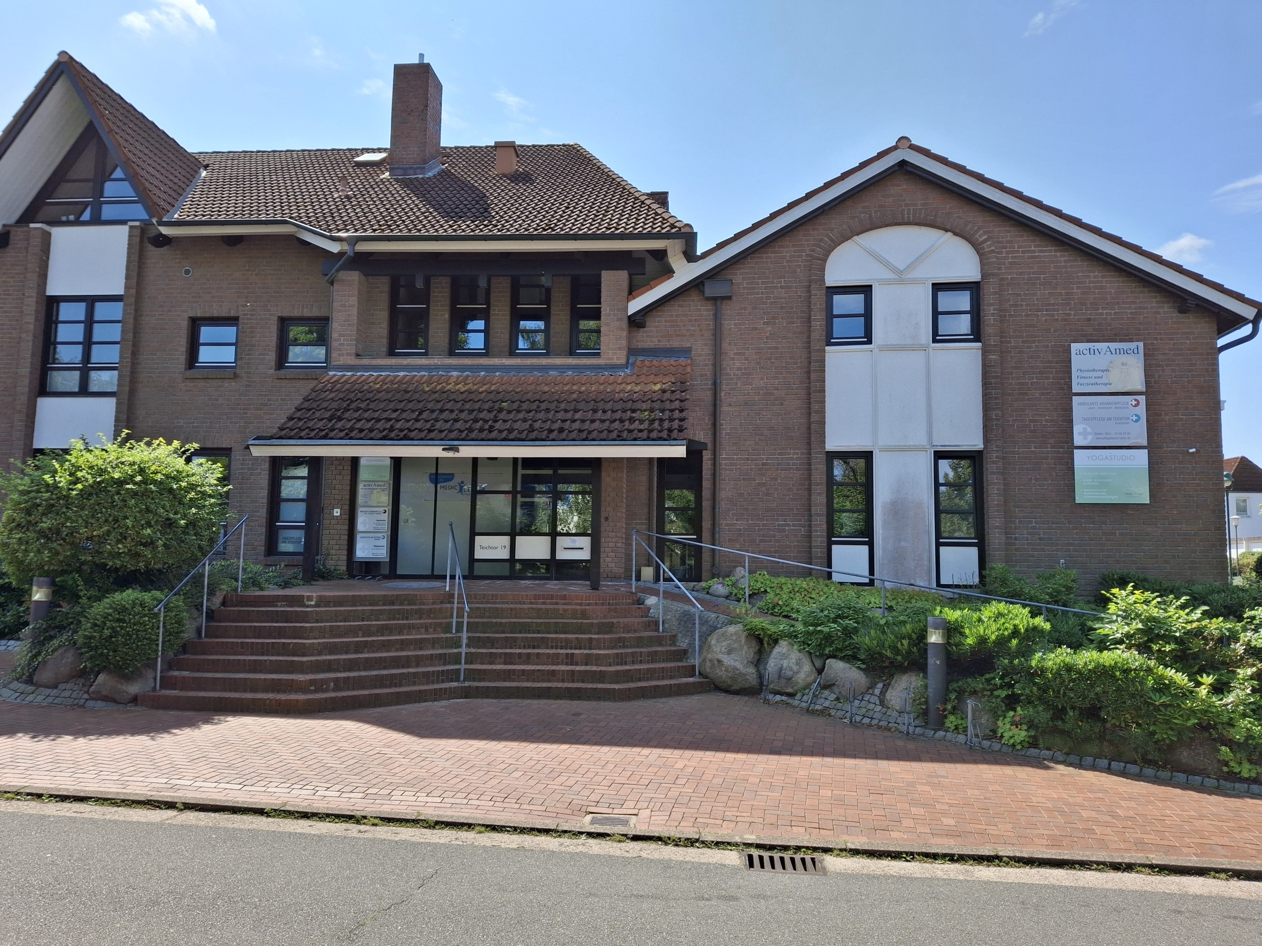 Außenansicht des activAmed Therapiezentrums in Heikendorf